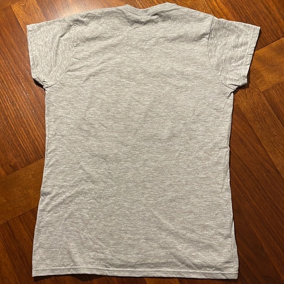NEVER WORN ON THE TOWN *BROADWAY* LADIES' TEE - SIZE SMALL - Picture 5 of 5
